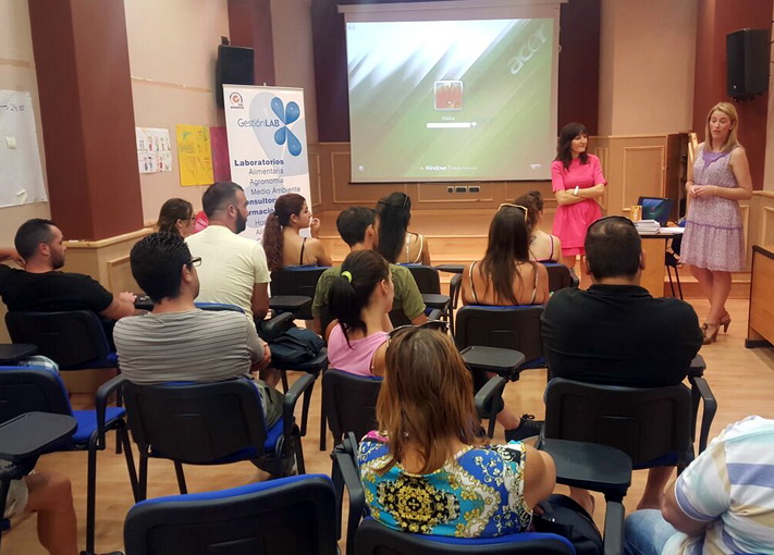 Una veintena de desempleados participan en el primer  curso  manipulador de alimentos en Almuñécar 